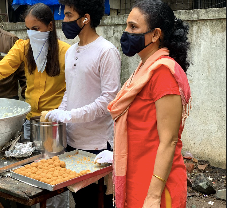The duo has distributed 12,000 meals, 31,000 rotis, and 4,000 sweets in a matter of 120 days.