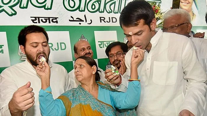 Tejashwi Yadav and Tej Pratap with mother Rabri Devi