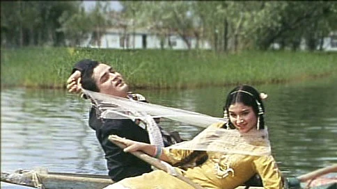A still from the song 'Deewana hua badal'