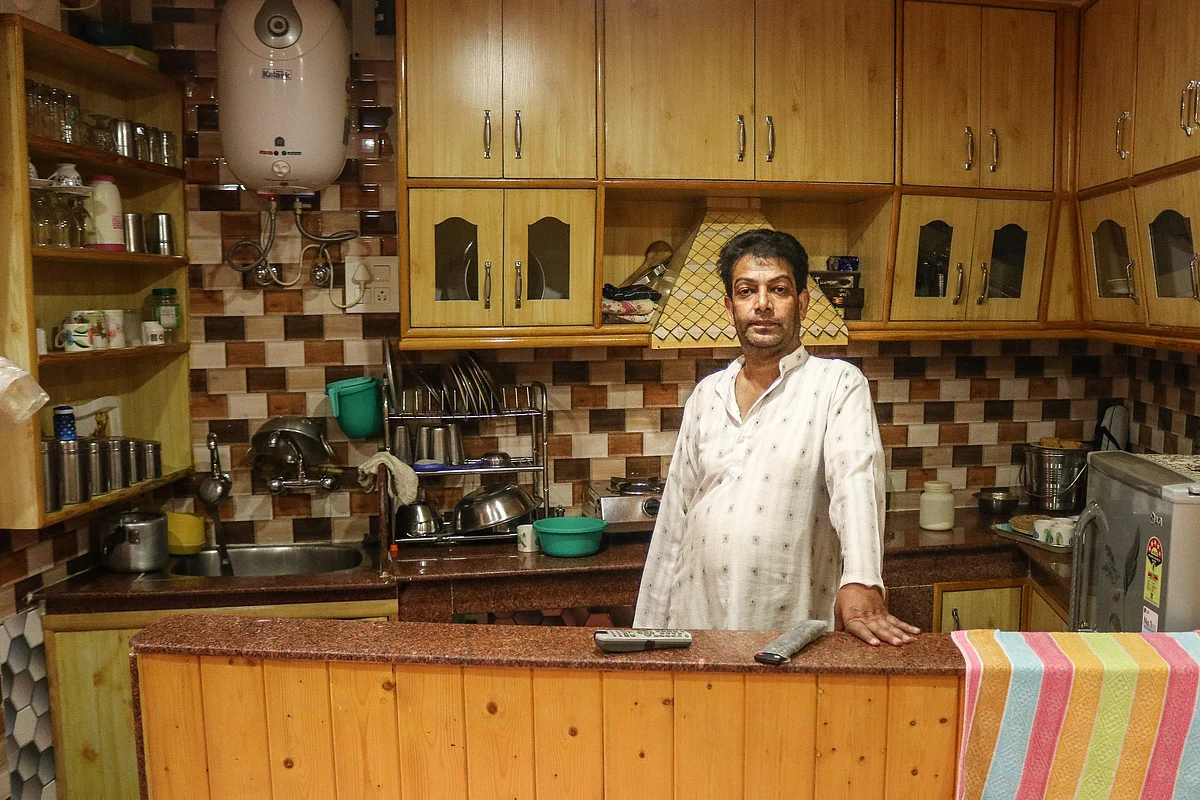 A picture of Babloo, a transperson, in J&K.