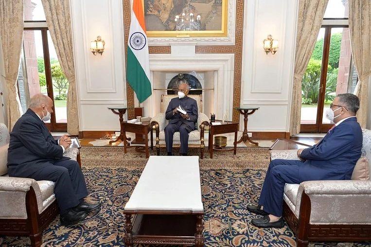 A copy of the Bar Association of India’s ‘The Constitution of India: Celebrating and Calibrating 70 Years – A Compendium of Articles’ was presented to the Hon’ble President of India, Ram Nath Kovind.
