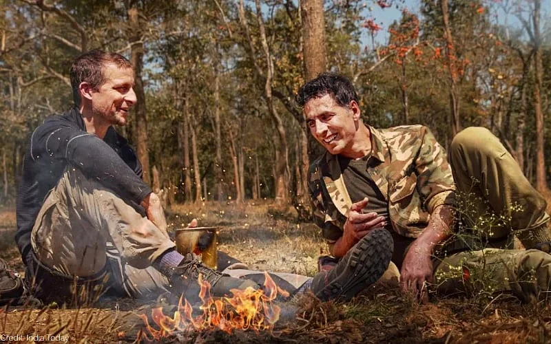 Akshay Kumar and Bear Grylls in a still from <i>Into The Wild</i>.