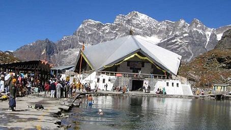What are the guidelines issued by the Hemkund Sahib Management Trust? How will the pilgrimage be different this year? Read on.