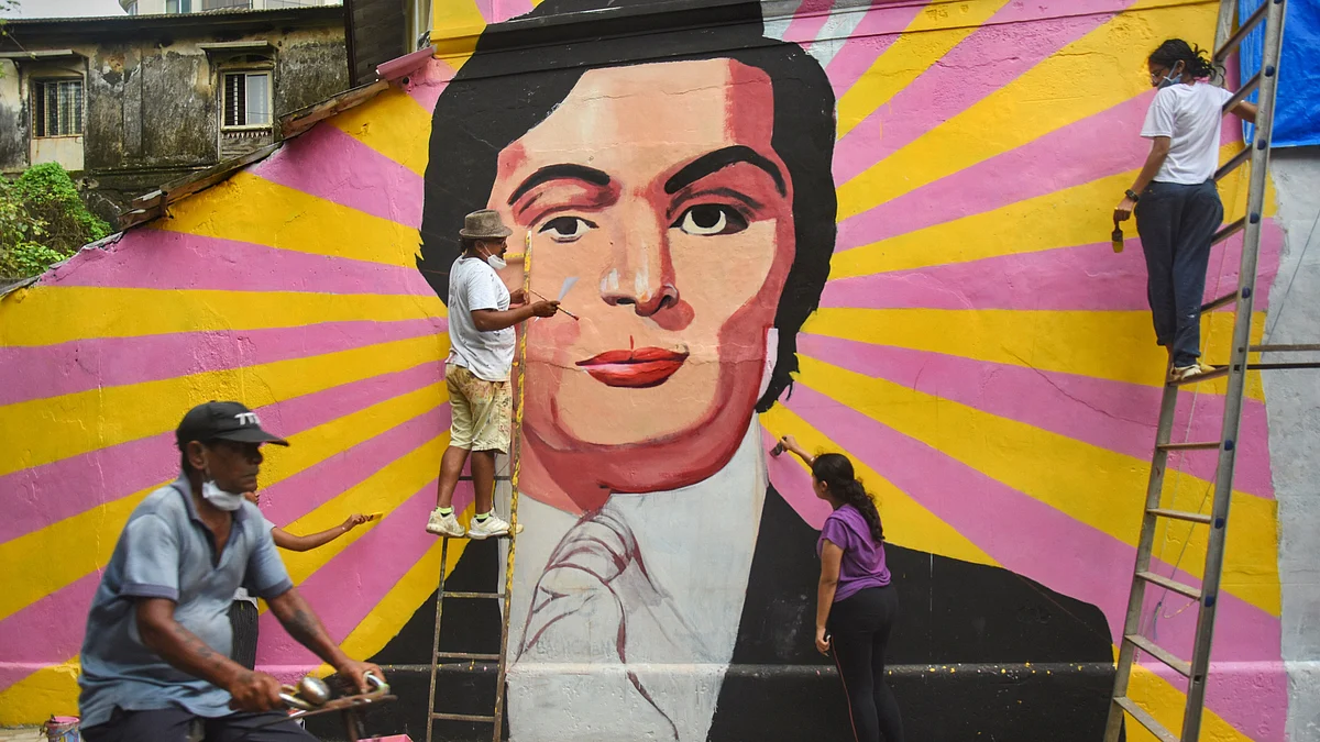 Artists paint a mural of late Bollywood actor Rishi Kapoor ahead of his birthday, at Bandra in Mumbai