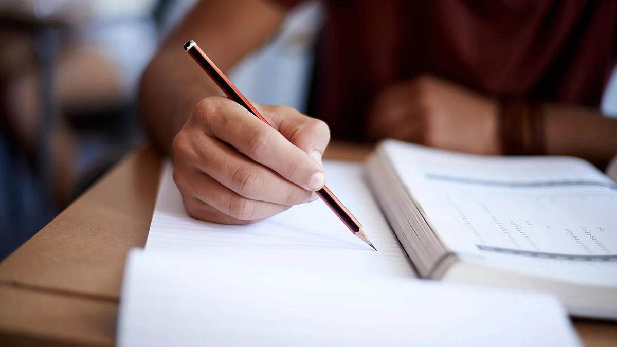 Teachers and volunteers are planning initiatives, with available resources, for students from government schools.