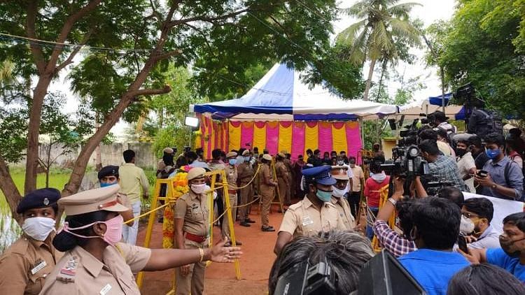 The singer’s mortal remains had been kept at his farmhouse in Thamaraipakkam for the public to pay their respects.