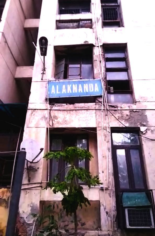Alaknanda Tower in Vaishali, Ghaziabad, is in a pitiable condition, putting life of residents in jeopardy.