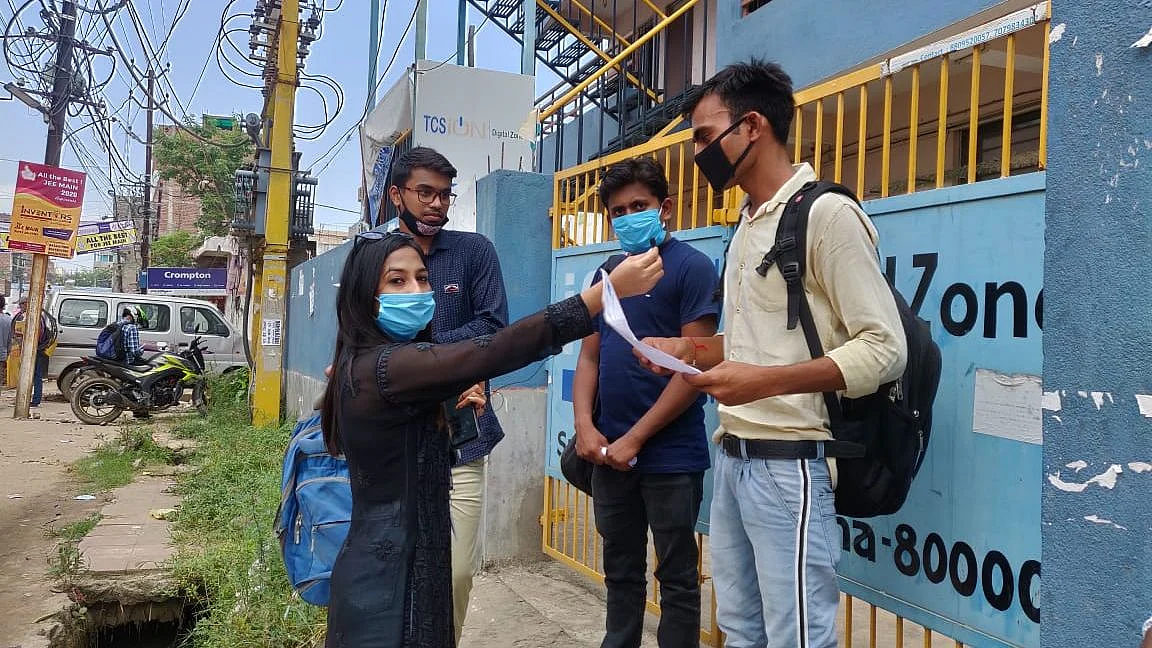<b>The Quint</b> spoke to students who wrote JEE Main at a centre in Patna, Bihar. 