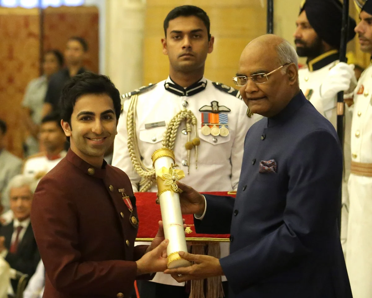Pankaj Advani receiving his Padma Bhushan from President Ram Nath Kovind during a Civil Investiture Ceremony at Rashtrapati Bhavan on 2 April 2018. 
