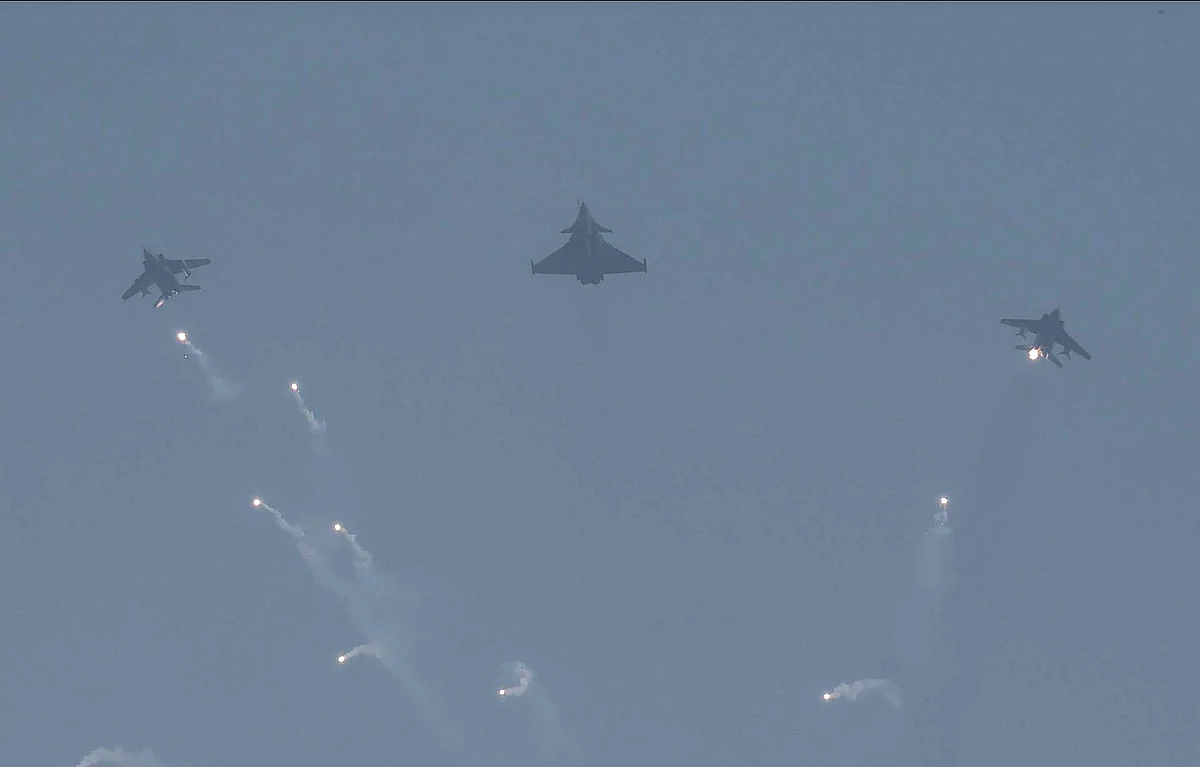 IAFs Su-30 and Rafale fighter aircrafts fire flares during the 88th Air Force Day parade at Hindon airbase in Ghaziabad. 