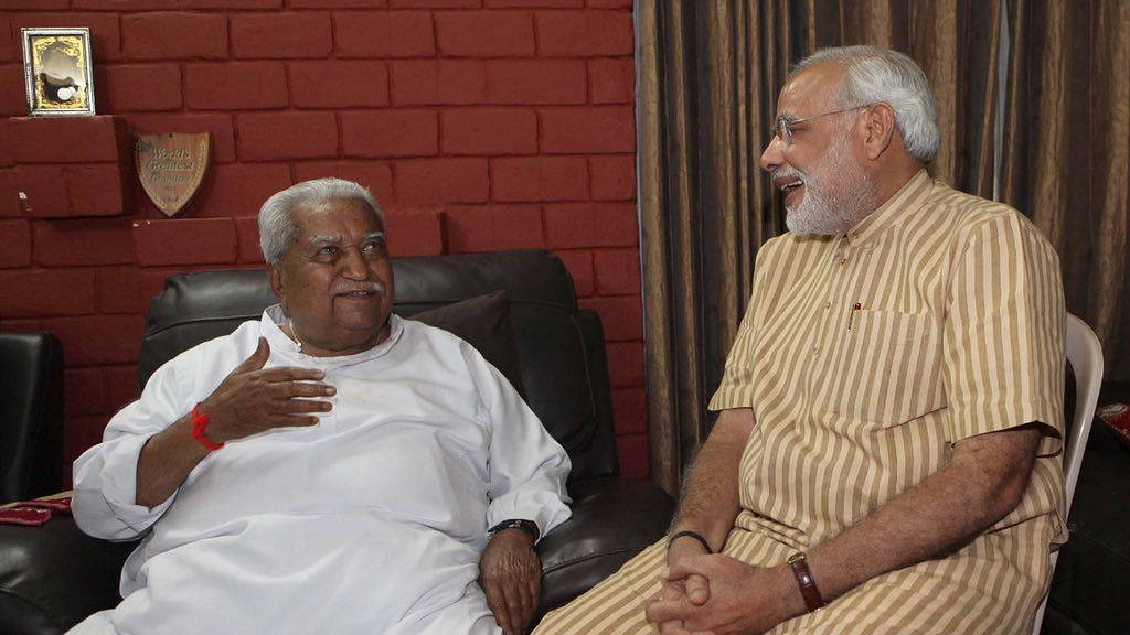 Former Gujarat Chief Minister Keshubhai Patel (left) passed away on Thursday, 29 October, at a private hospital in Ahmedabad. 