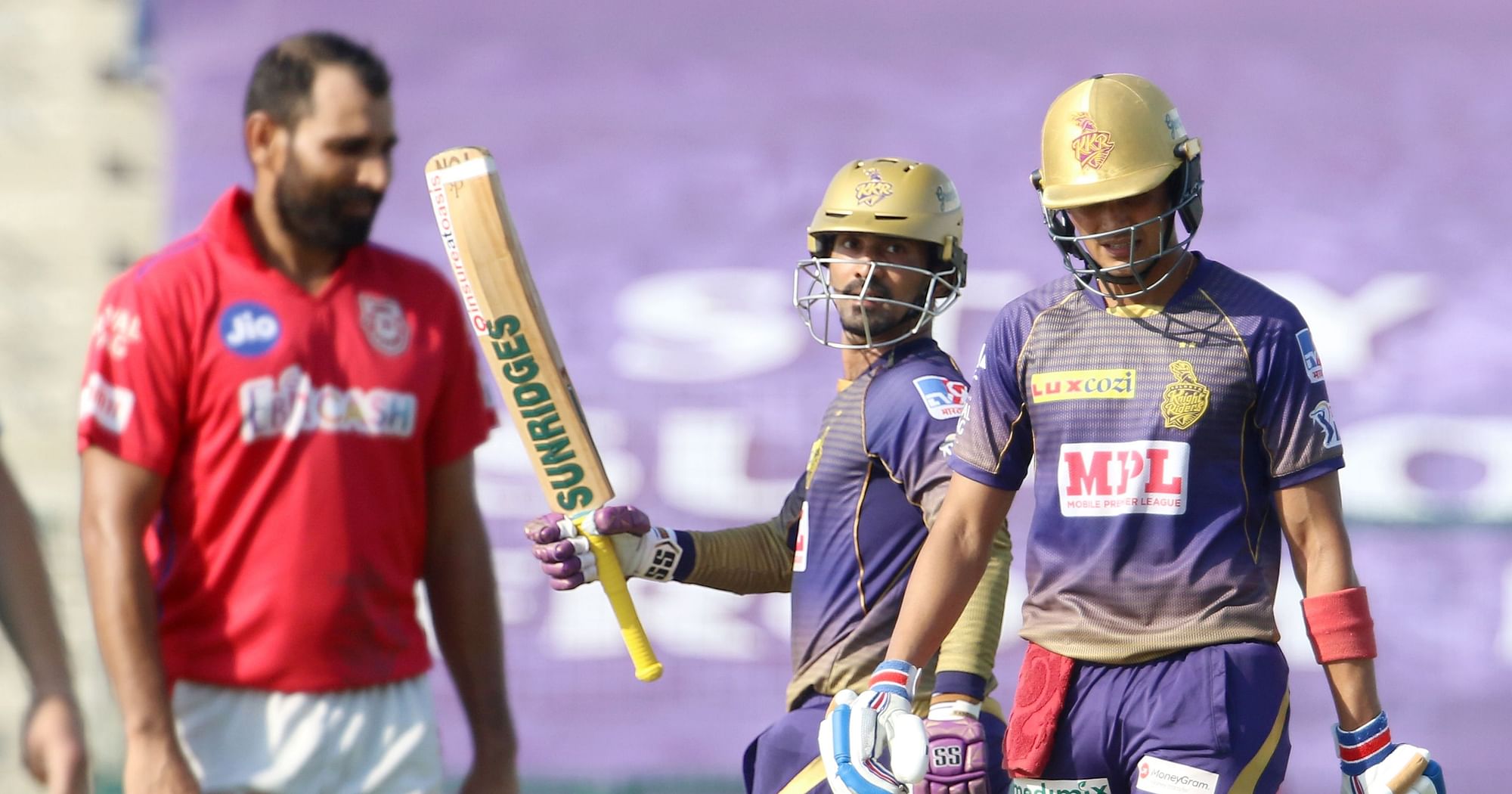 Gill, Karthik’s Fifties Take KKR to 164/6 After Slow Start vs KXIP