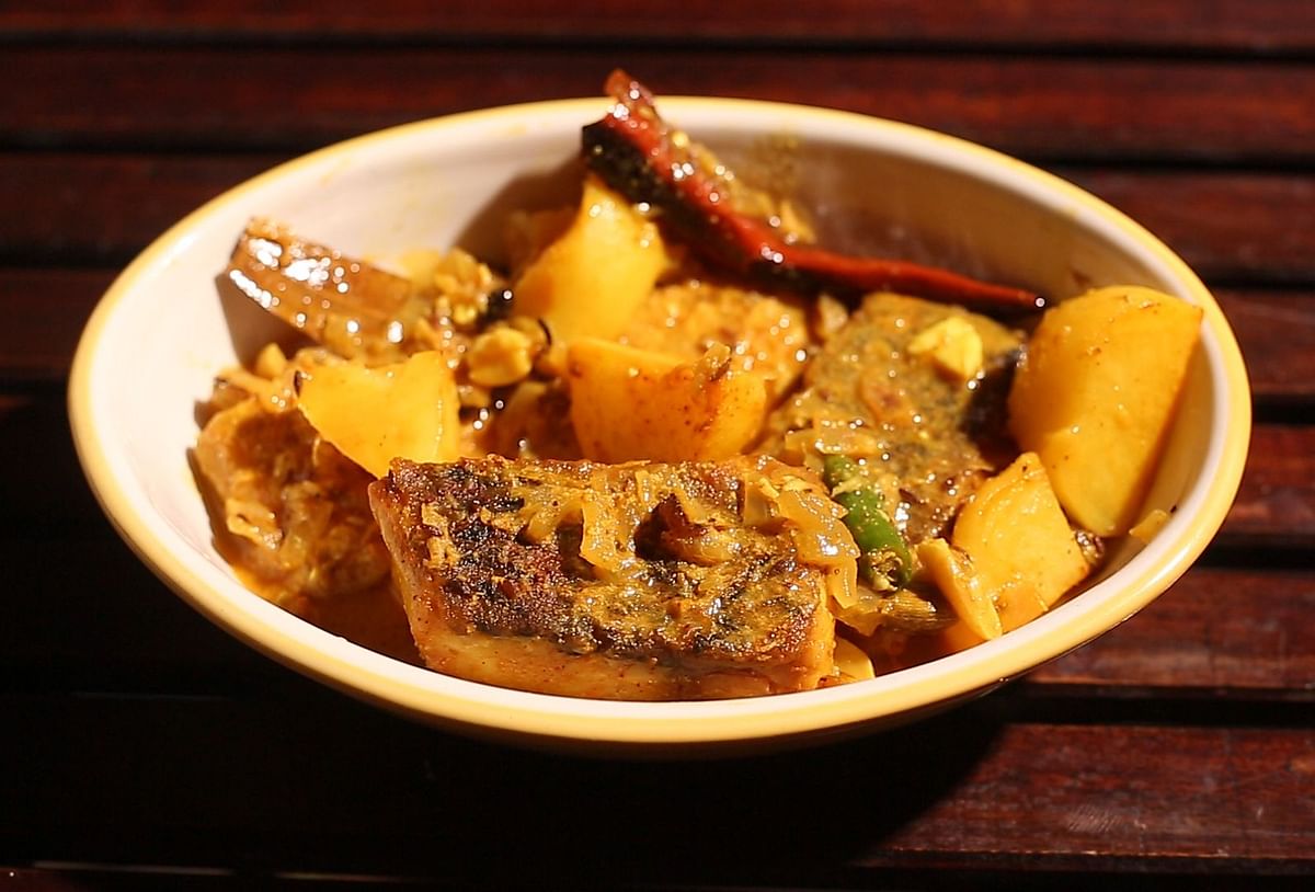 Craving for pujo food? Here's how you can cook up some special dishes at home.