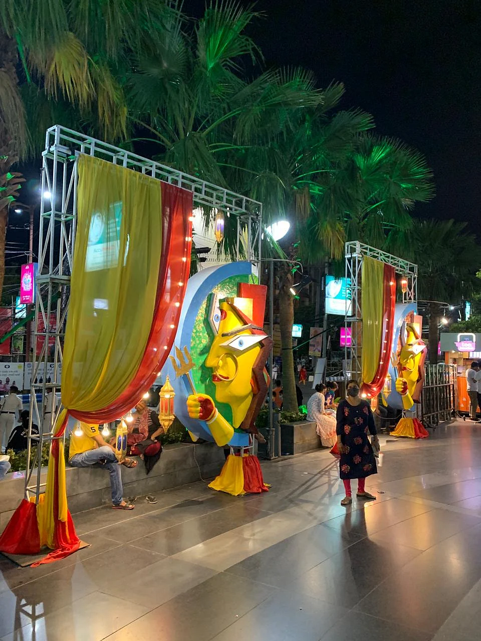 Outside Acropolis Mall.