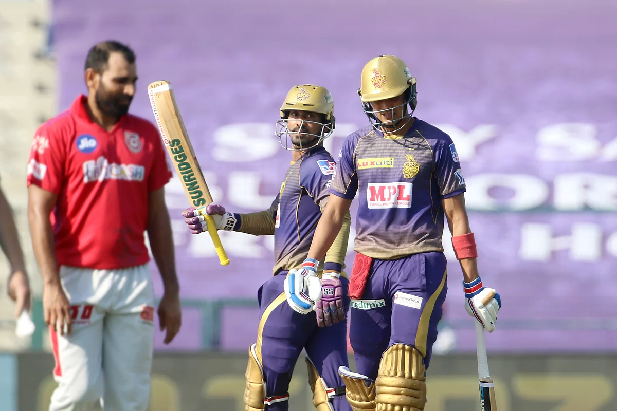 From 64/3 in 11 overs, Shubman Gill and Dinesh Karthik accelerated the innings and helped KKR cross 100 in 15 overs.