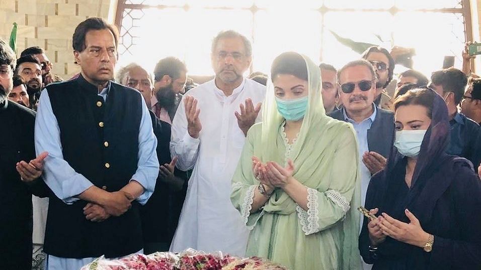  Maryam Nawaz Sharif (Second from right) with her husband Safdar Awan (second from left) at Quaid’s mausoleum.