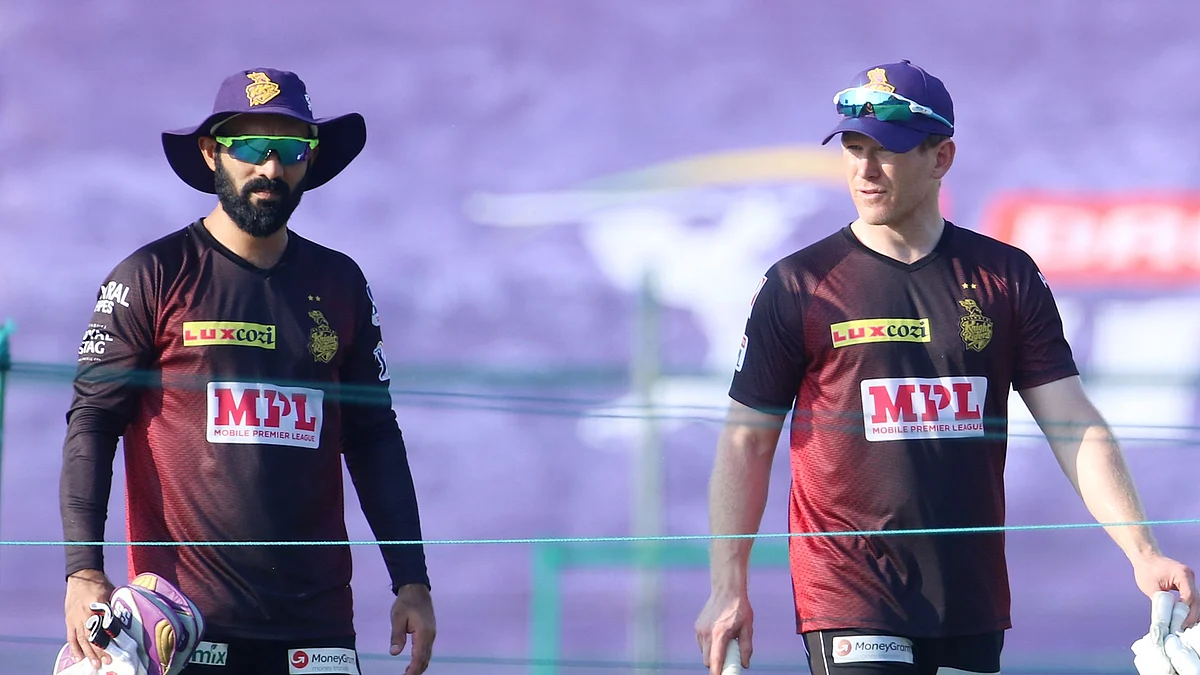 IPL 2020: Dinesh Karthik Hands Over KKR Captaincy to Eoin Morgan
