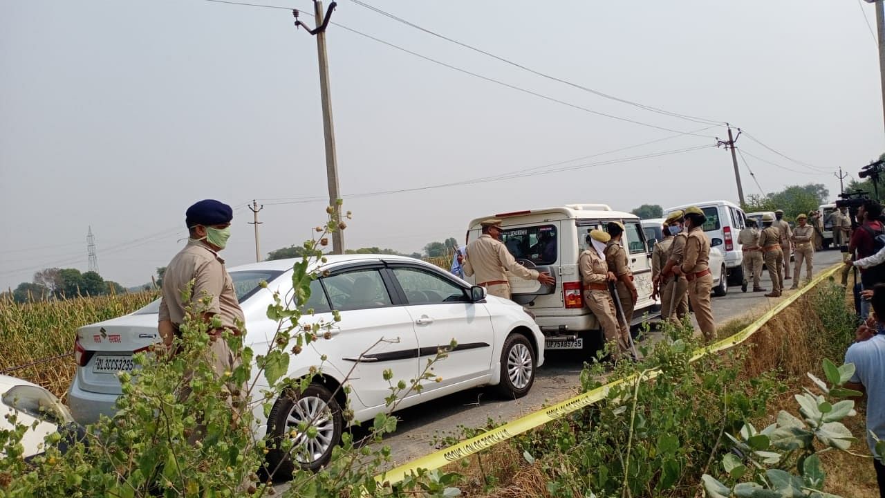 The Central Bureau of Investigation (CBI) team, which is probing the alleged Hathras gang-rape and murder, on Tuesday, 13 October, visited the scene of the incident, a day after they reached the city in Uttar Pradesh.