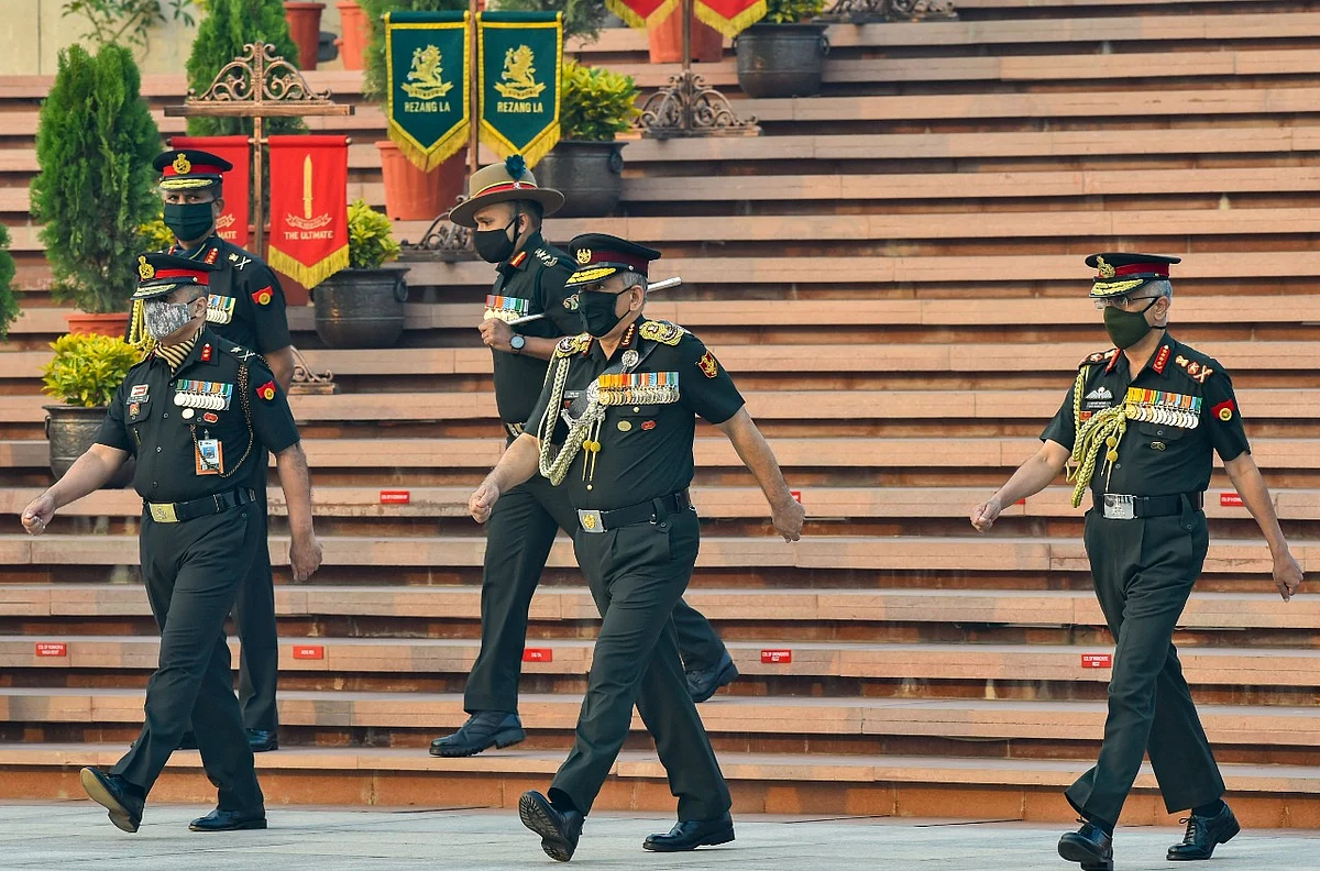 Chief of Defence Staff, General Bipin Rawat along with Chief of Army Staff, General MM Naravane at National War Memorial on Infantry Day, in New Delhi, Tuesday, 27 October.