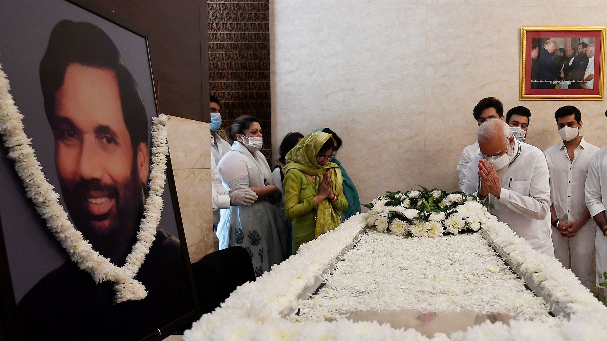 Prime Minister Narendra Modi paid his last respects to Union Minister and LJP leader Ram Vilas Paswan at his residence in Delhi on Friday, 9 October.