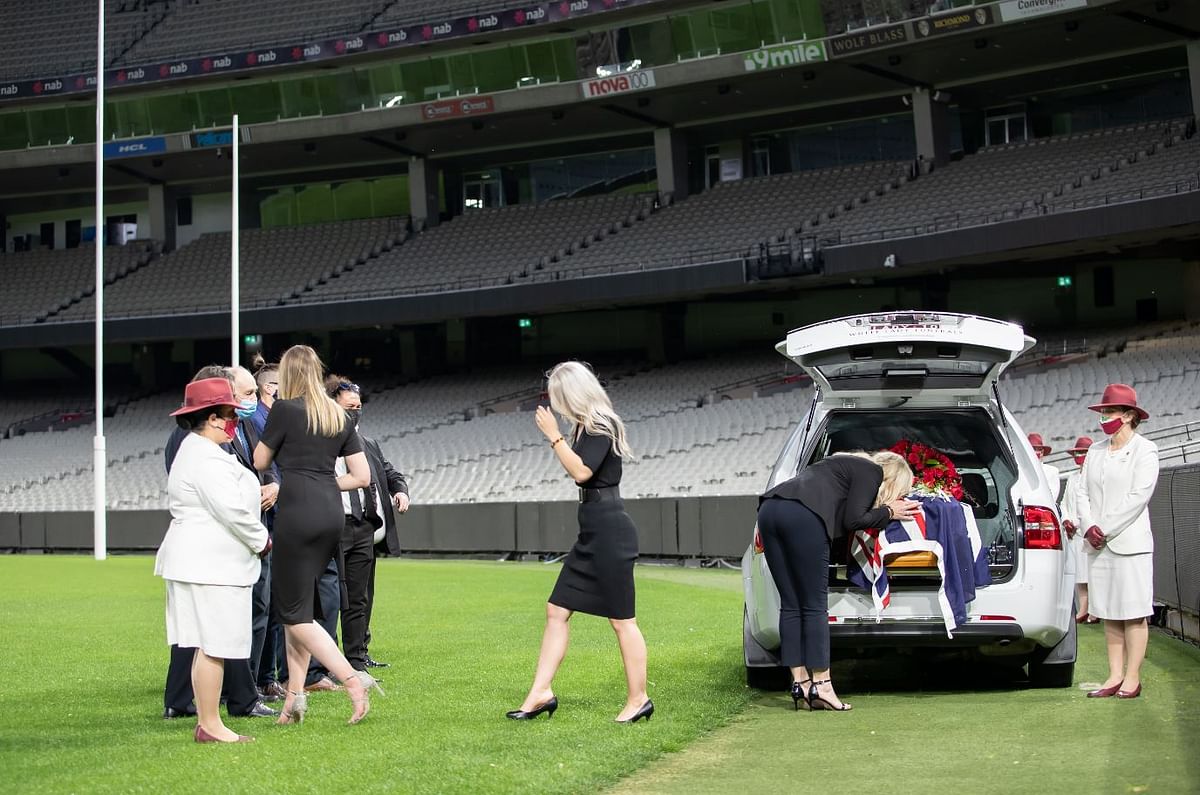 Due to the COVID-19 restrictions, only 10 of the Jones’ closest family members attended his last lap at the MCG.