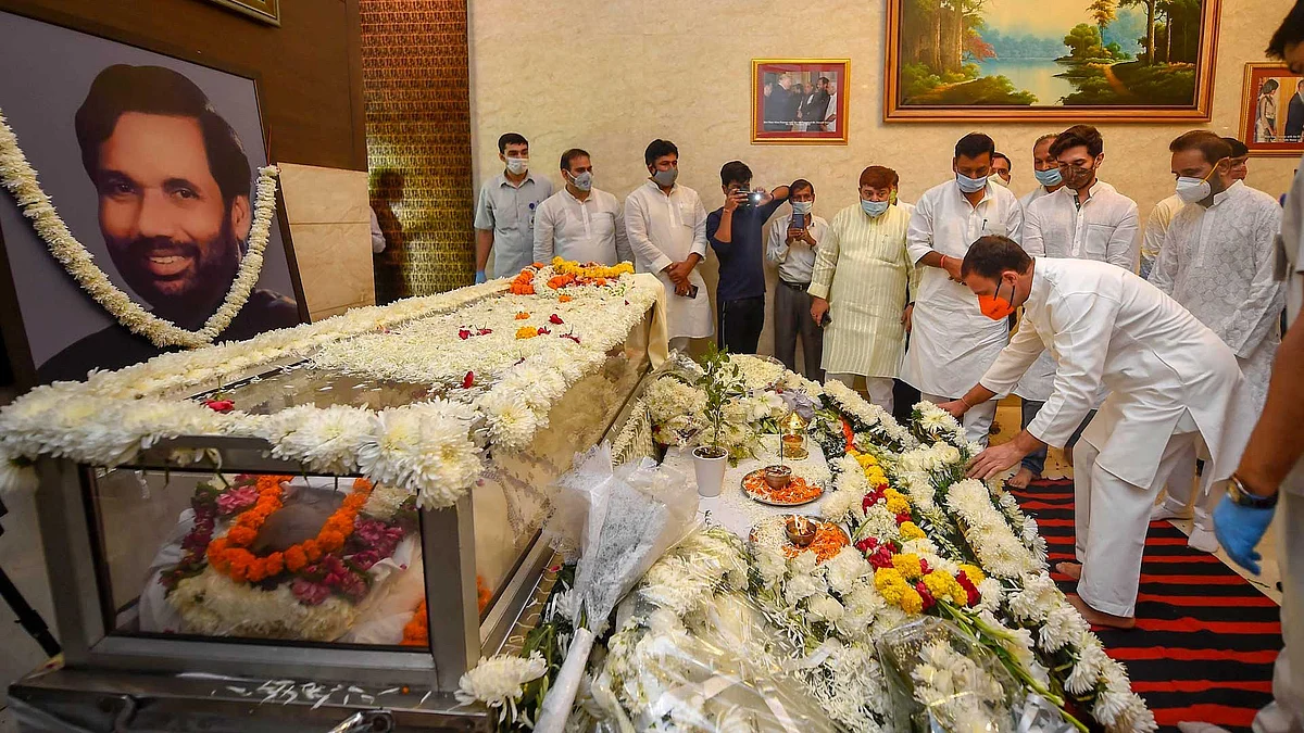 Congress leader Rahul Gandhi pays tribute to the mortal remains of Union Minister and Lok Janshakti Party (LJP) leader Ram Vilas Paswan after his demise on Thursday evening, at his Janpath residence in New Delhi.