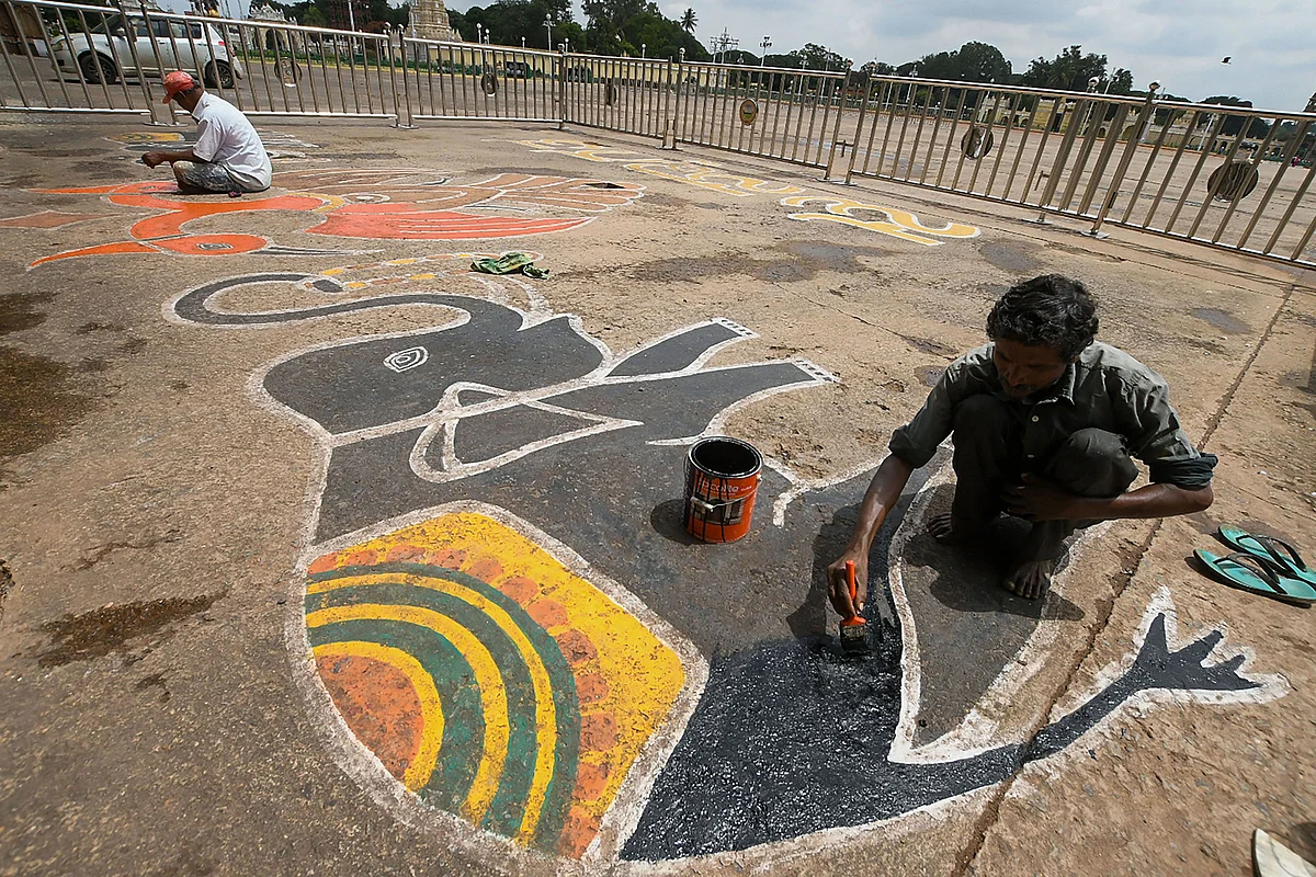 Worker preparing ahead of the reopening of the Mysore Palace after the authorities eased restrictions, during unlock 4.0, in Mysore, Wednesday, 30 September. 