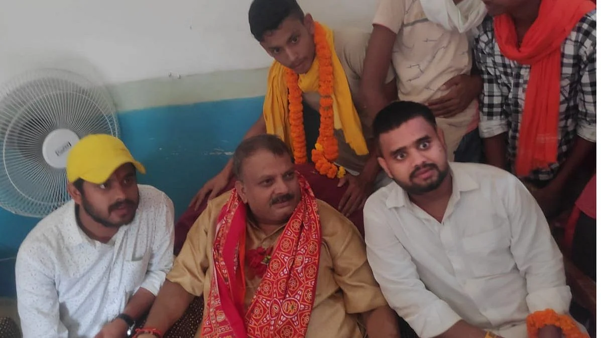 Vinit Singh (right) with LJP candidate from Dinara and former RSS Pracharak, Rajendra Singh.