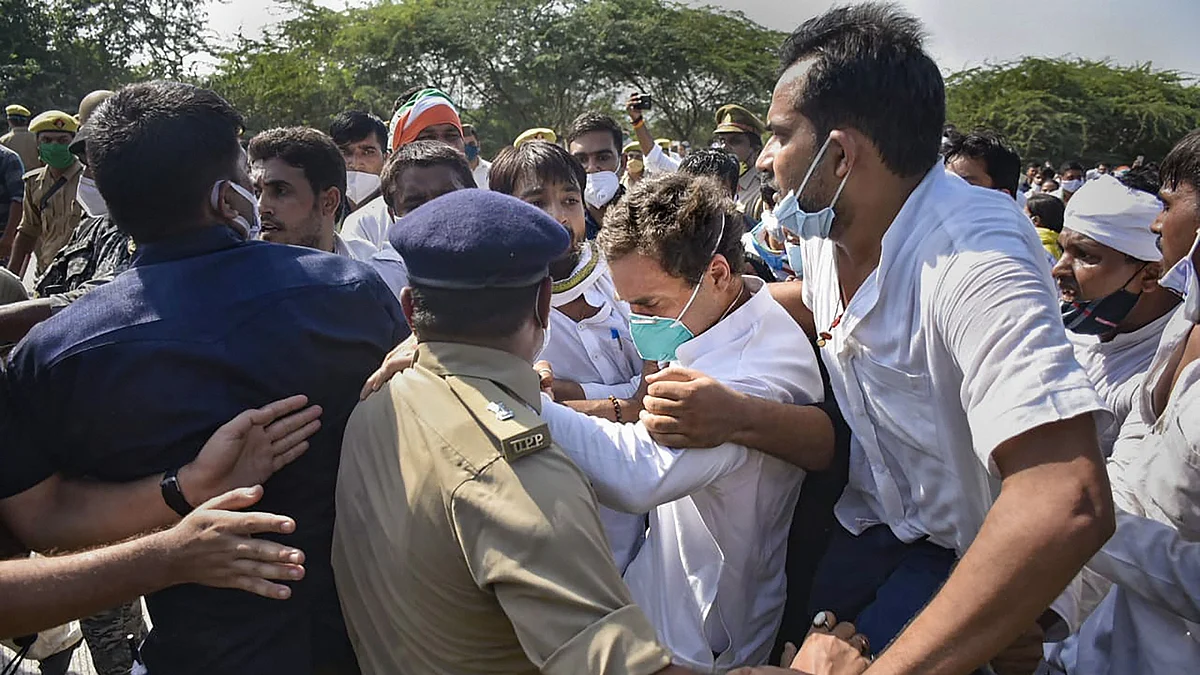 Congress leader Rahul Gandhi slumps after police personnel allegedly manhandled him at Yamuna Expressway in Noida while he was on his way to Hathras along with party workers on Thursday, 1 October to meet the family members of a 19-year-old Dalit woman who was gang-raped and murdered.