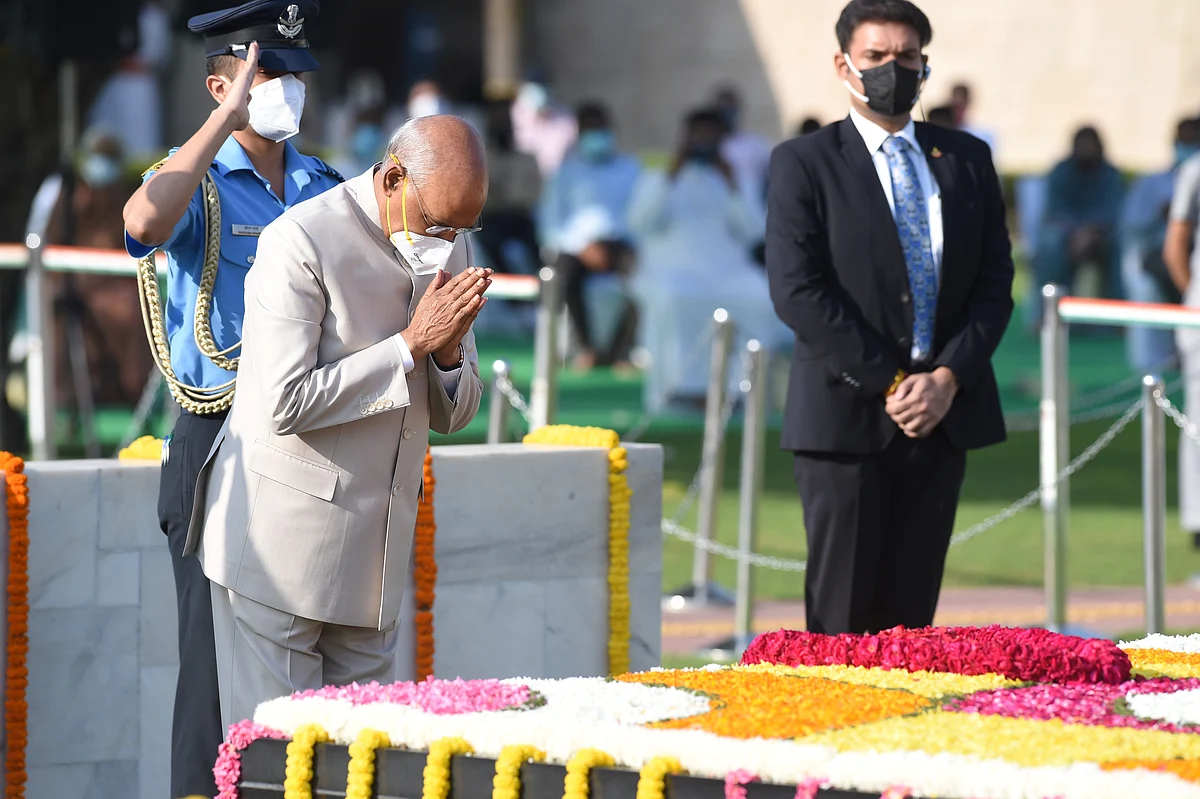 President Ram Nath Kovind pays tribute to Mahtama Gandhi at Rajghat