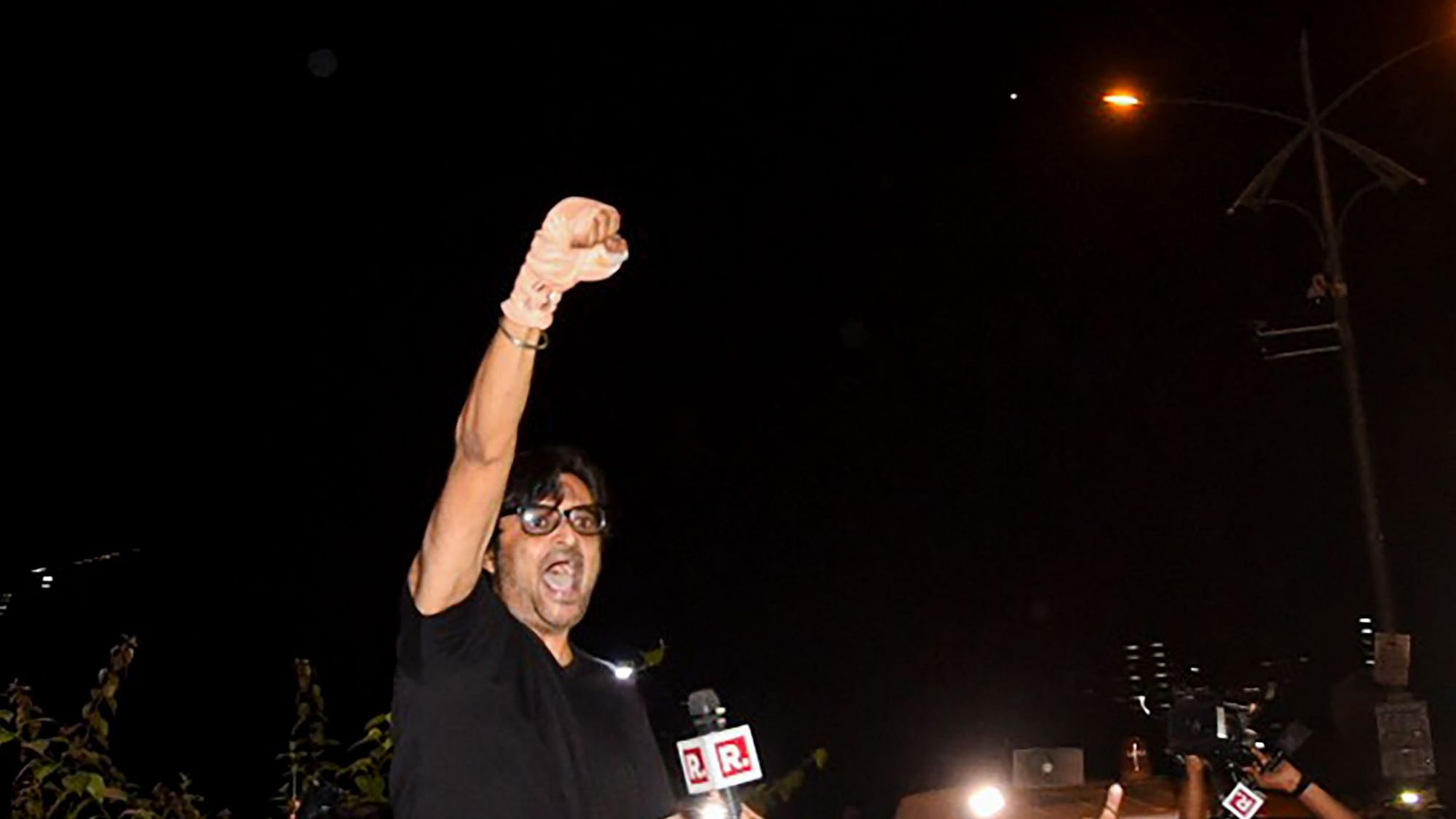  Republic TV editor-in-chief Arnab Goswami after being released from the Taloja Central Jail on interim bail in the 2018 abetment to suicide case, in Navi Mumbai, Wednesday, 11 November 2020. 