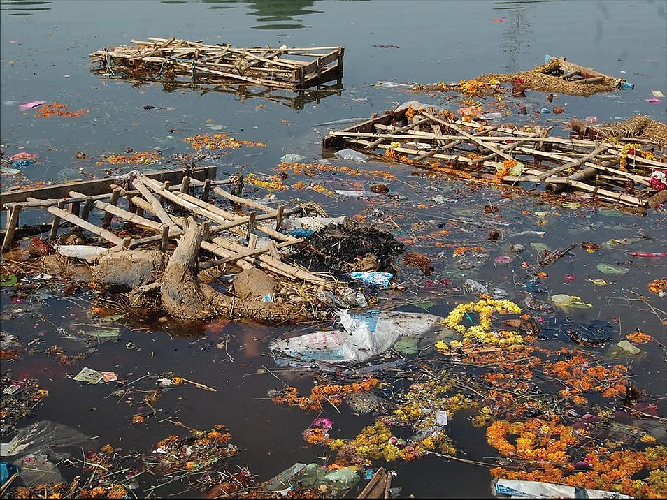 This Kanpur Start-Up Recycles Temple Waste To Make Incense Sticks
