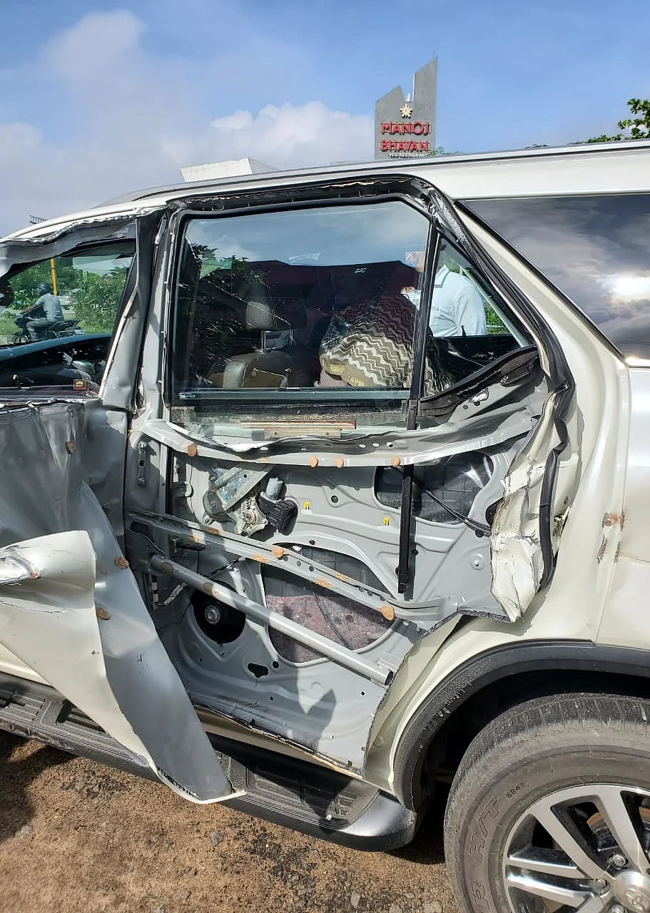 Actor and politician Khushbu Sundar met with a road accident at Melmaruvathur.