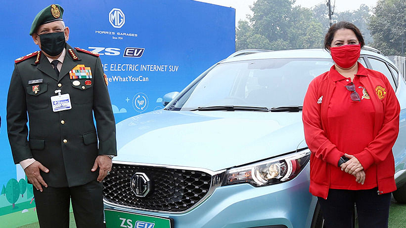 Chief of Defence Staff Bipin Rawat (left) and BJP MP Meenakshi Lekhi with an MG electric vehicle in New Delhi&nbsp;