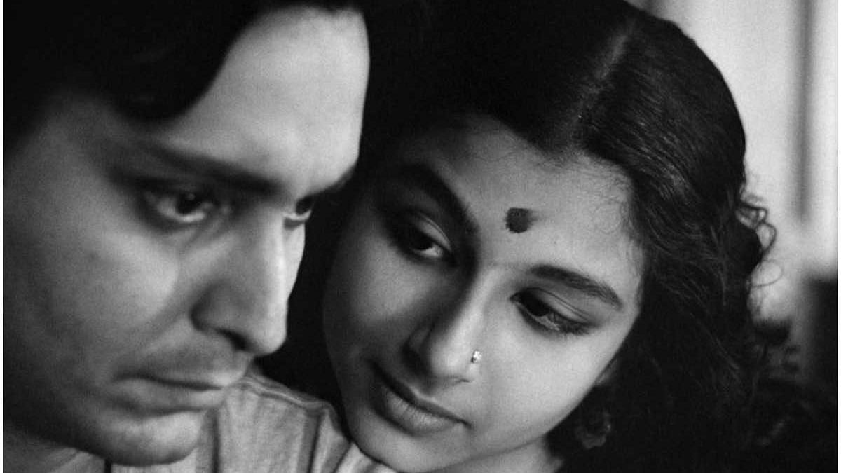 Sharmila Tagore and Soumitra Chatterjee in 'Apur Sansar'