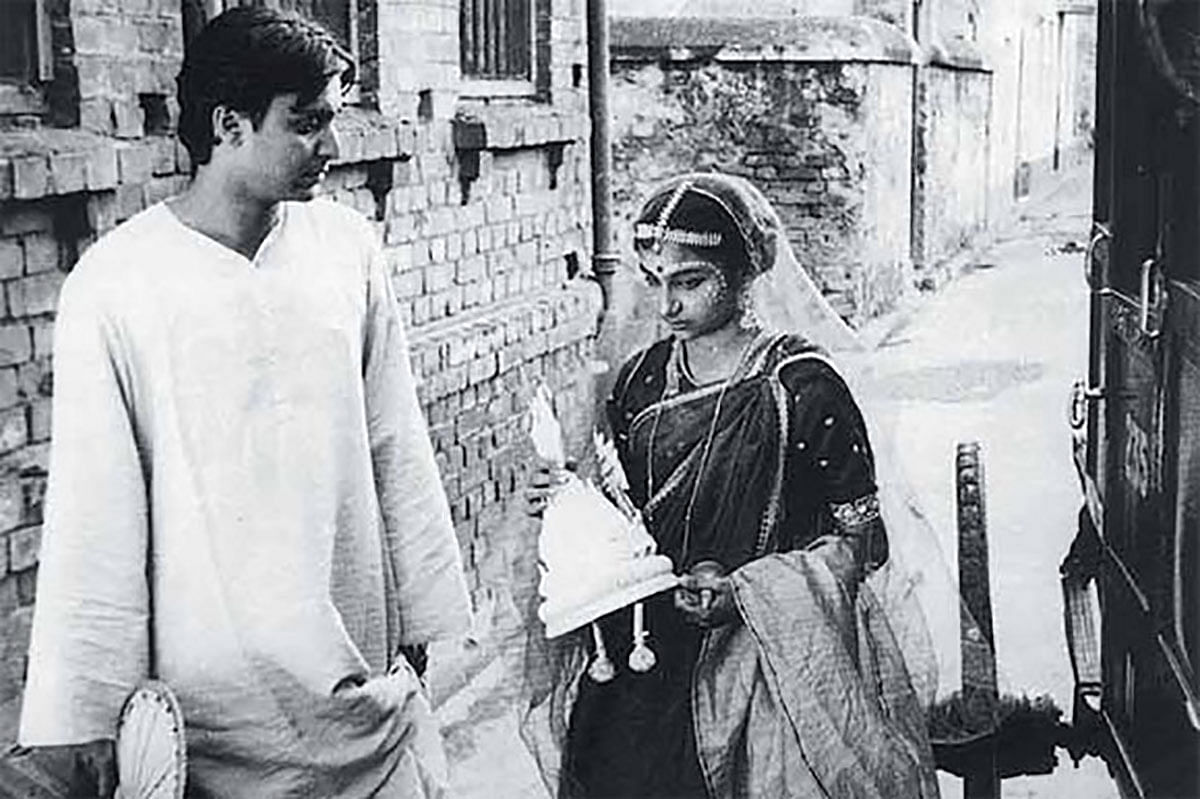 Sharmila Tagore remembers Soumitra Chatterjee as a very loyal friend and an incredible co-star.