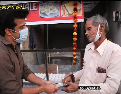 Vlogger Surprises ‘Omelet Wale Uncle’ With New Cart, Steals Hearts
