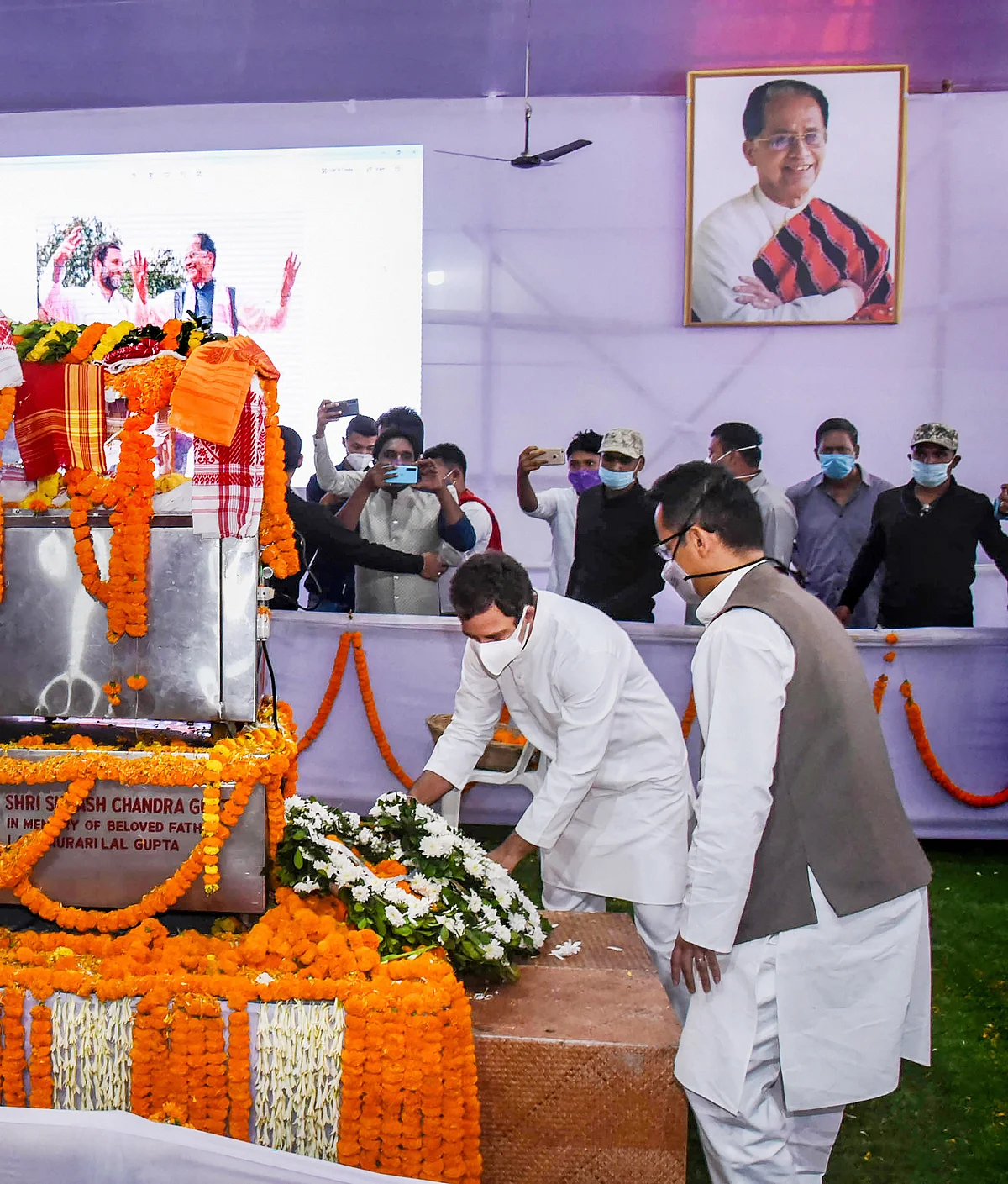 Rahul Gandhi Pays Tribute to Tarun Gogoi, Calls it ‘Personal Loss’