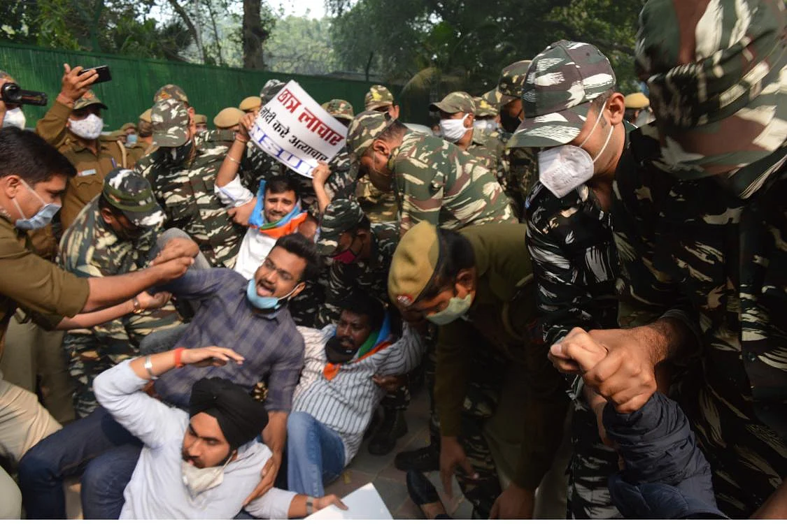 The students of NSUI who were protesting were detained by the police.