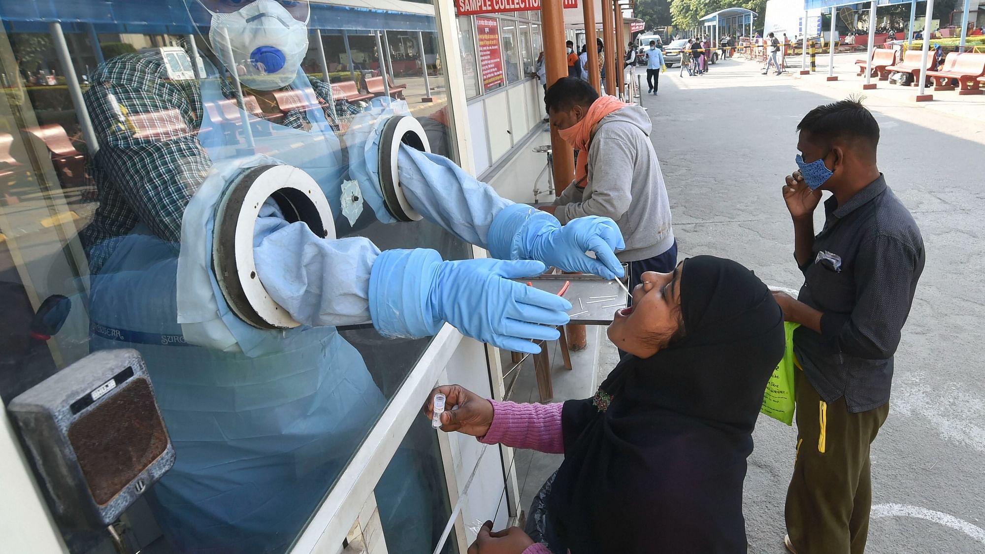 A health worker takes samples for COVID-19 testing at Ram Manohar Lohia Hospital, in Lucknow, on 27 November. Image used for representational purposes.&nbsp;