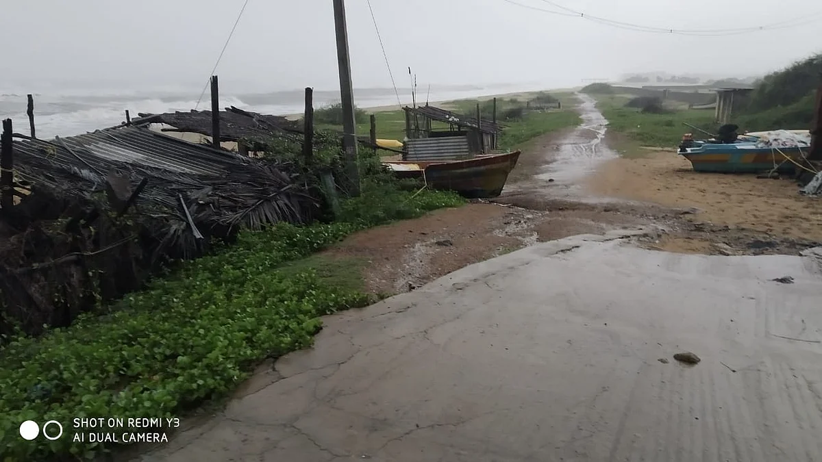 Fishermen have been advised to stay on the shores till 26 November, until further orders.