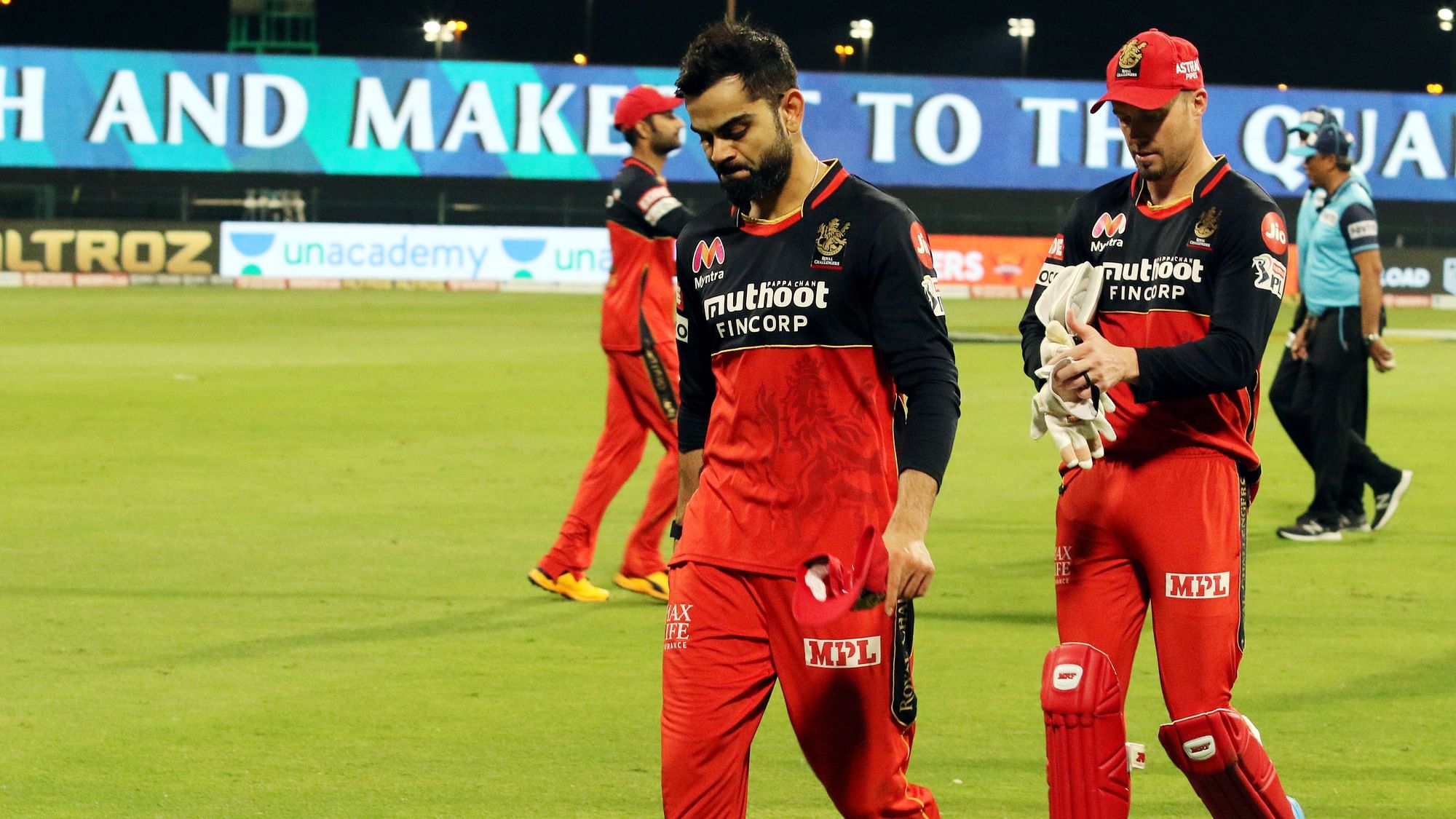 Virat Kohli and AB de Villiers walk off the field after the defeat against SRH.&nbsp;