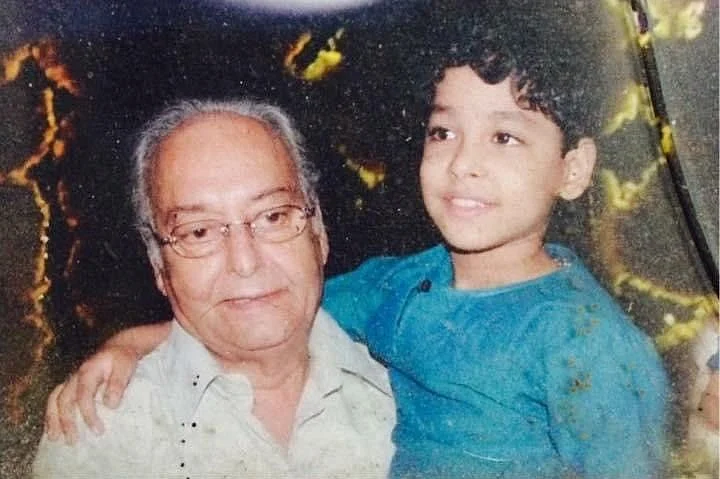 A young Riddhi Sen with Soumitra Chatterjee.