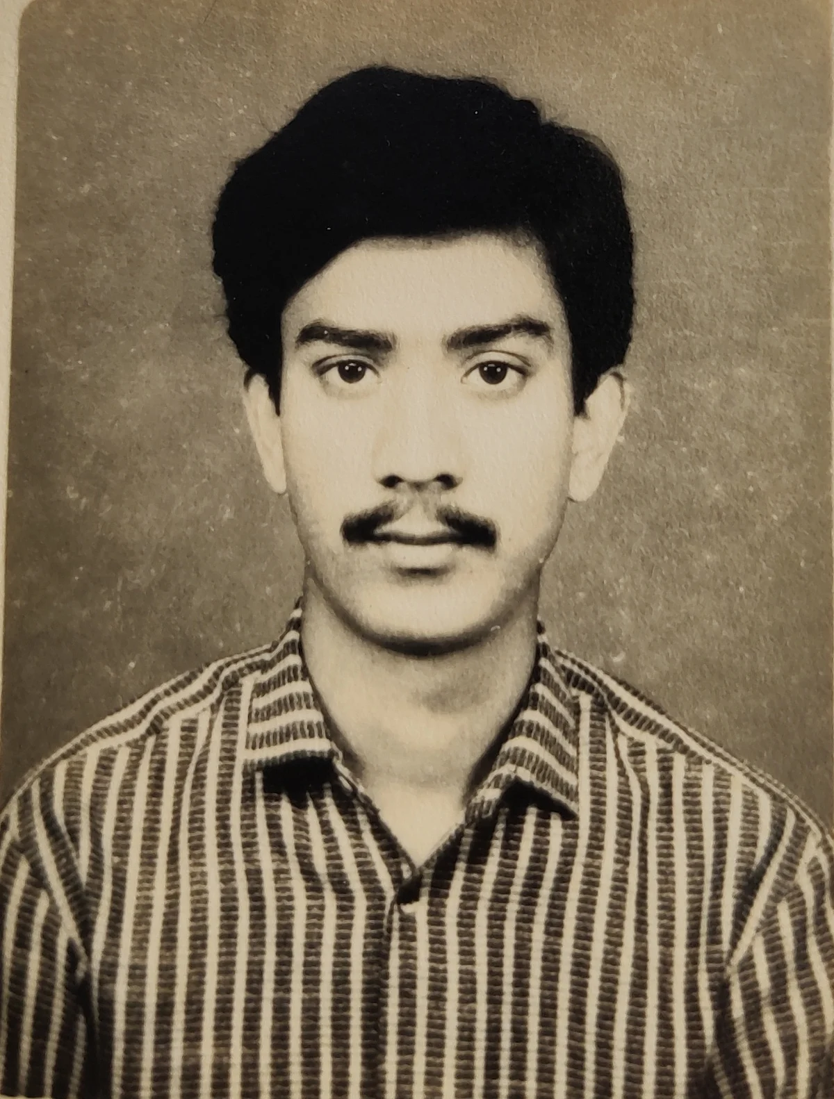 A picture of Das from his early college days. 