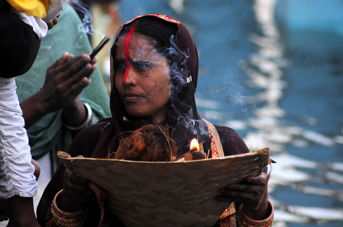 Devotees perform rituals during Chhath Puja at Shri Durgiana Temple in Amritsar.
