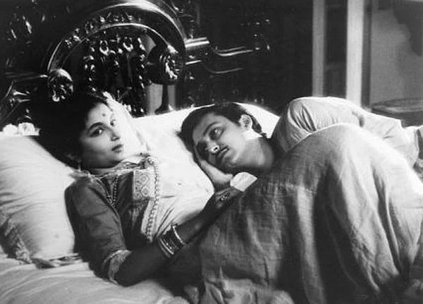Sharmila Tagore and Soumitra Chatterjee in 'Apur Sansar'