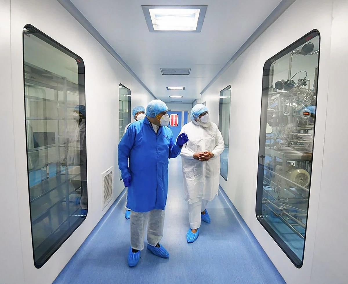 PM Modi at Bharat Biotech.