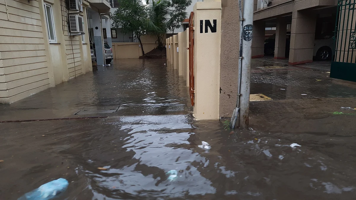 Several key roads in Chennai are already waterlogged. Shot in Nandanam.