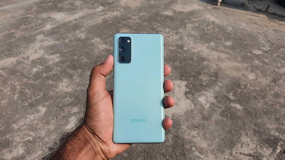 Samsung Galaxy S20 FE Review: Not Devoid of that Flagship Feeling
