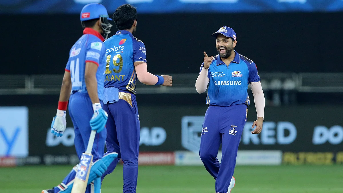 Jayant Yadav and Rohit Sharma celebrate the wicket of Shikhar Dhawan.
